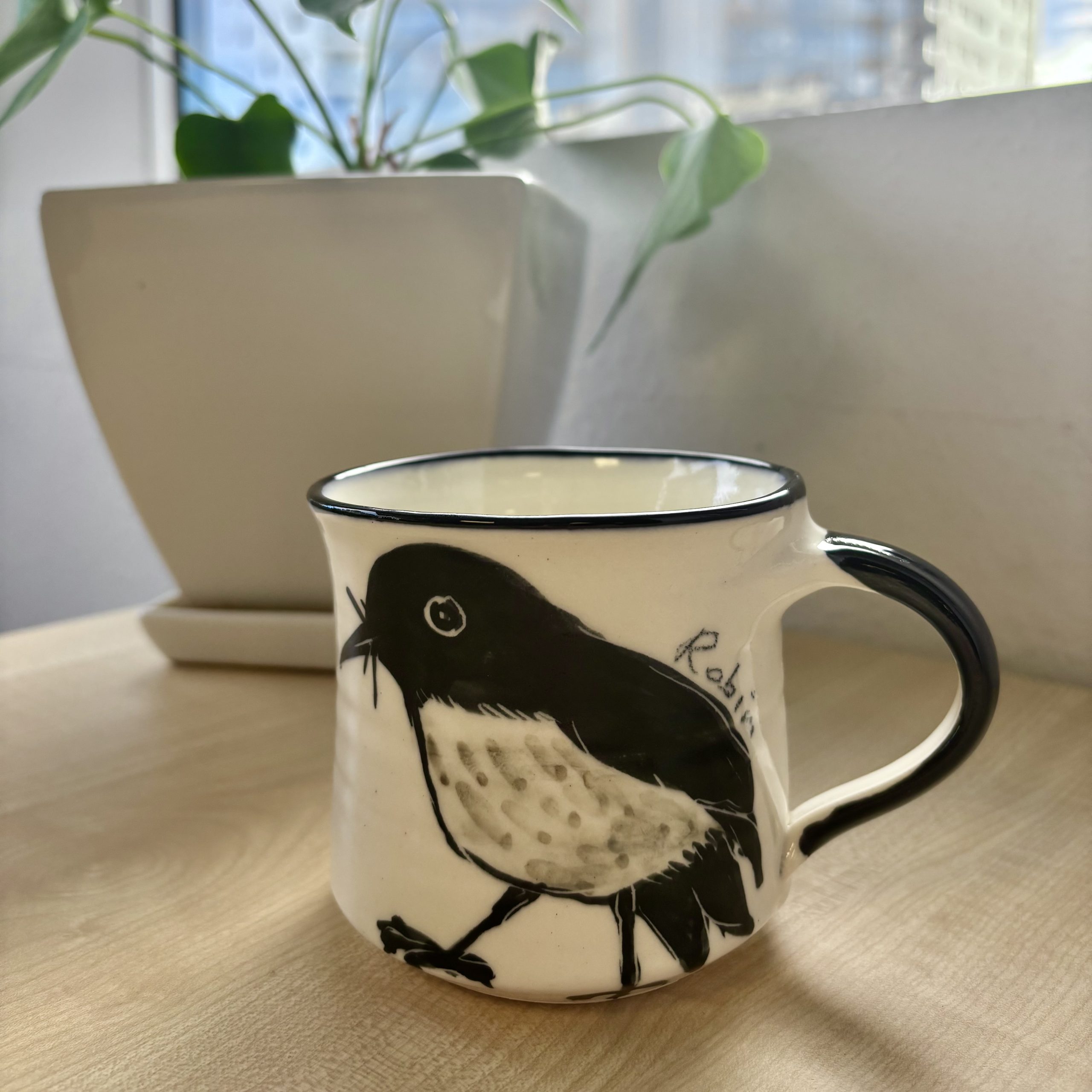 mug depicting toutouwai bird